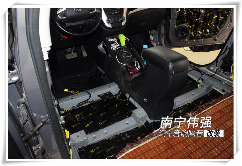 南宁汽车音响,长安cs35汽车专业改装,专业